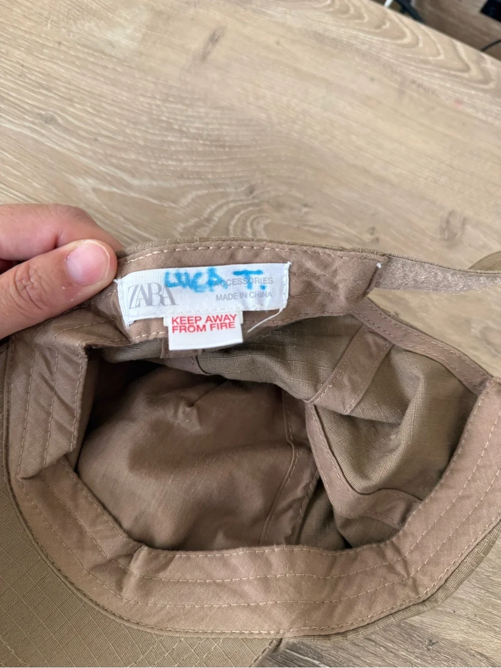 Zara Dino hat